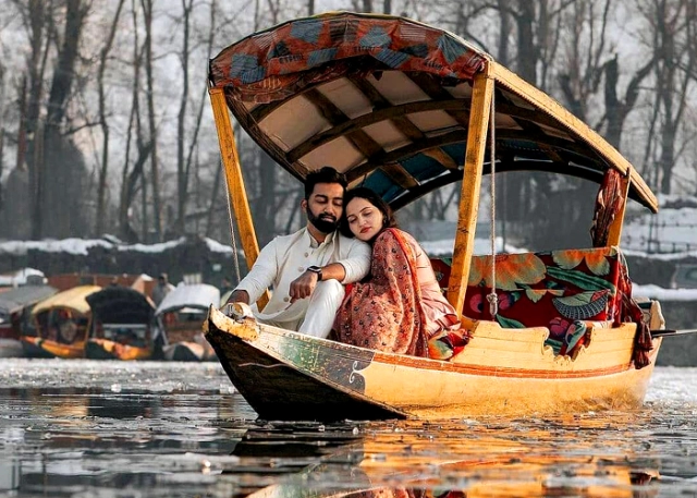 Kashmir Honeymoon Packages