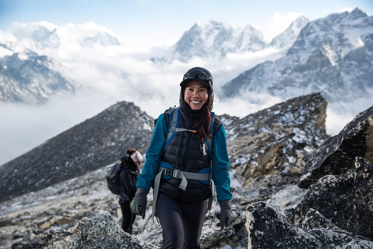 Best weekend treks near major Indian cities with scenic mountain trails and trekking views