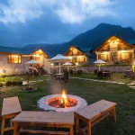 alt="Mall Road Manali with scenic mountain views – top tourist area for hotels"