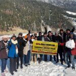 Beautiful view of Dal Lake, snow-covered mountains, Gulmarg gondola ride, and scenic valleys included in a Kashmir tour package.