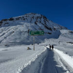Snow-covered Rohtang route near Marhi with tourists enjoying mountain views in Manali